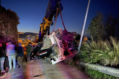 Bursa'da vinçten düşen iş makinesi paniğe neden oldu