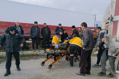 Tırın bir başka tıra arakadan çarptığı kazada faciadan dönüldü