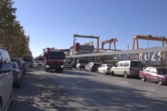 Tersanede gemi yangını paniğe neden oldu