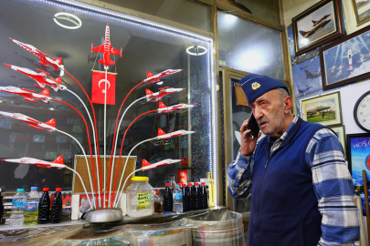 75 yaşında çocukluk hayalini yaşatıyor, 300'e yakın uçak maketi biriktirdi