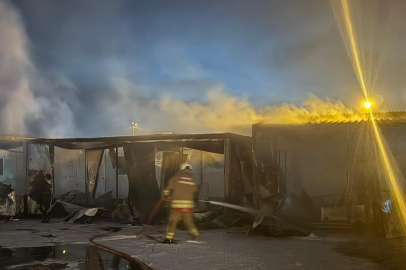 Alevlere teslim olan 6 konteyner yandı