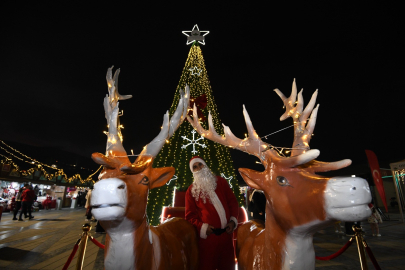 Bursa'da yeni yıl festivali akşam saatlerine renk kattı