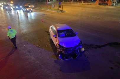 Bursa'da kavşakta feci kaza: 1 ağır yaralı