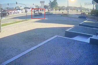 Bursa'da kırmızı ışık ihlali kaza getirdi : 2 kadın yaralı