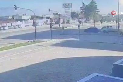 Bursa'da kırmızı ışık ihlali kazayı böyle getirdi : 2 kadın yaralı