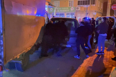 Bursa'da alkollü sürücü, kamyonet ile 3 araca çarptı