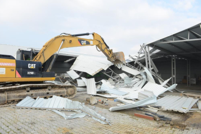 Nilüfer’de 2 kaçak yapı yıkıldı