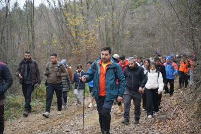 Yenişehir'de doğa yürüyüşü ile gençler stres attı