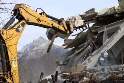 Osmangazi'de kaçak yapıya geçit yok! Uludağ’daki yapılar yerle bir edildi