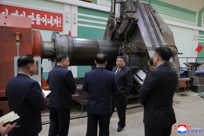Kuzey Kore lideri Kim'den, füze ve top mermisi üretimini artırma talimatı