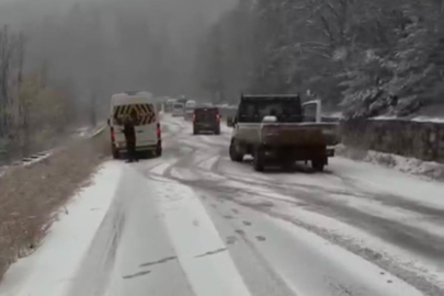 Bursa'da yoğun kar yolları kapattı