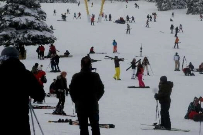 Uludağ'a yoğun kar yağdı, pistler doldu taştı