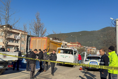 Bursa'da bisiklet sürücüsü kamyonun altında kalarak hayatını kaybetti