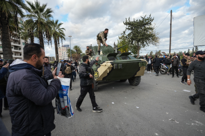 Lazkiye’de hükümet karşıtı protestolar sonrası sokağa çıkma yasağı