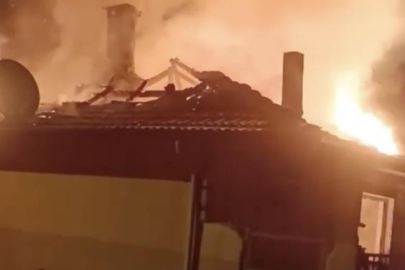 Yılbaşı gecesi Bursa'da köy evi alevlere teslim oldu