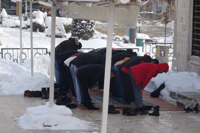 Dondurucu soğuğa aldırış etmediler