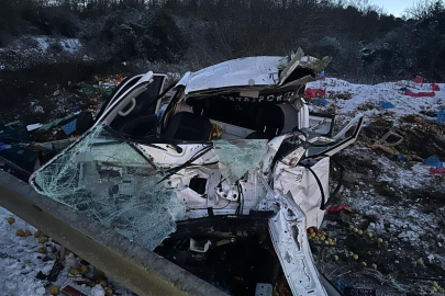 Kamyonet takla attı: Baba ve oğlu yaralandı