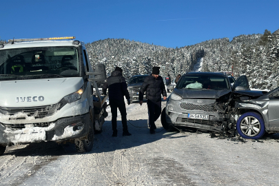 Kartalkaya yolunda 2 cip kafa kafaya çarpıştı