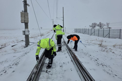 TCDD'den demiryollarında kar mesaisi