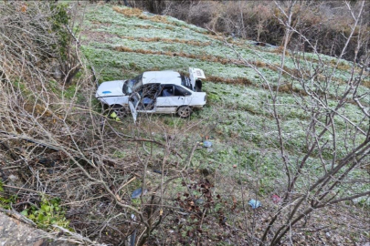 Kontrolden çıkan otomobil şarampole uçtu: 3 yaralı