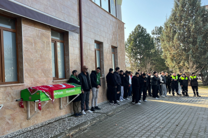 Askere gidecekti, tabutuna "O şimdi asker" yazılı tülbent serildi