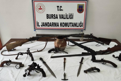 Bursa'da tarihi eser operasyonu: Çok sayıda silah ve obje ele geçirildi