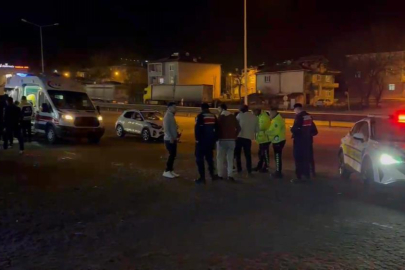 İnegöl'de otomobiller çarpıştı: 1'i çocuk 3 yaralı