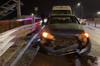 Islak zemin etkisiyle kontrolden çıkan otomobil karşı şeride geçti