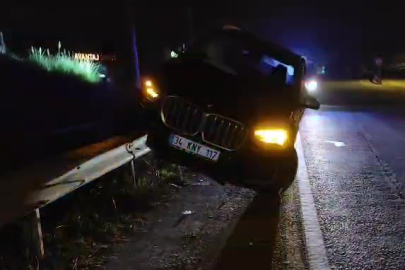 Kontrolden çıkan lüks cip, bariyerlerin üzerinde asılı kaldı