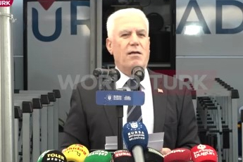 Bursa Büyükşehir Belediye Başkanı Bozbey’e saldırı girişimi kamerada