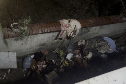 Mahalleliyi panikleten yangın, itfaiyenin müdahalesiyle son buldu