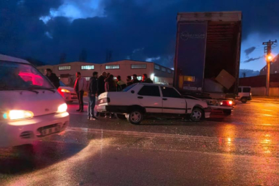 Bursa'da otomobil TIR'a çarptı: 1 yaralı