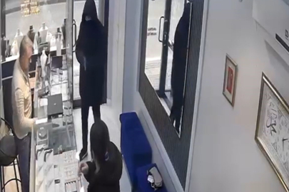 Bursa'da kamera şakası gibi soygun