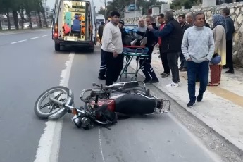 Kamyonet ile motosiklet çarpıştı: 1 yaralı