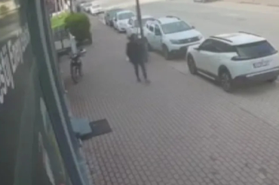 Bursa’da lodosun düşürdüğü tabeladan son anda kaçtı