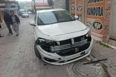 Otomobille motosikletin çarpışma anı kamerada: 1 yaralı