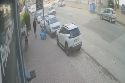 Bursa'da şiddetli lodos tabelayı kopardı, facia kıl payı atlatıldı