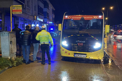 Bursa'da halk minibüsü anne ve kızına çarptı: 2 yaralı