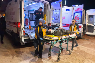 Bursa'da motosiklet yayalara çarptı: 1'i ağır 2 yaralı