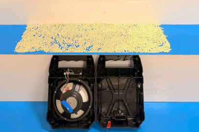 Hoparlörde binlerce uyuşturucu hap ele geçirildi