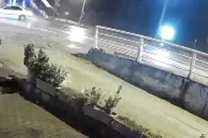 Kaza yapınca aracını bırakıp gitti, o anlar kameraya yansıdı