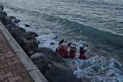 Bursa'da korkutan kaza: Elektrikli motosiklet denize uçtu