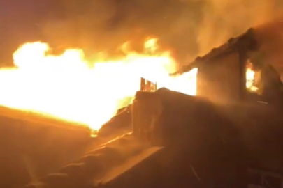 Çatı alevlere teslim oldu