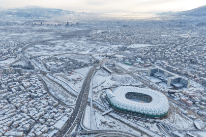 Karla kaplı Timsah Arena Stadyumu böyle görüntülendi