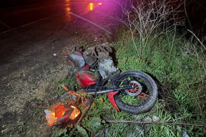 Motosikletten düşen genç ağır yaralandı