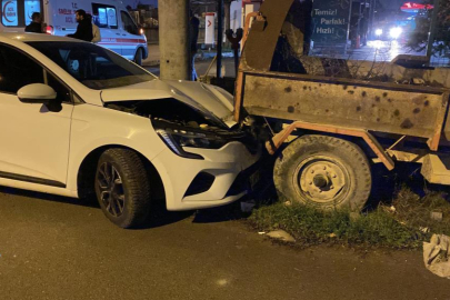 Bursa'da otomobil savrulup kamyonete çarptı: 2 yaralı