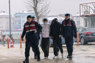 İnegöl'de internet kablolarını çalan 2 şüpheli tutuklandı