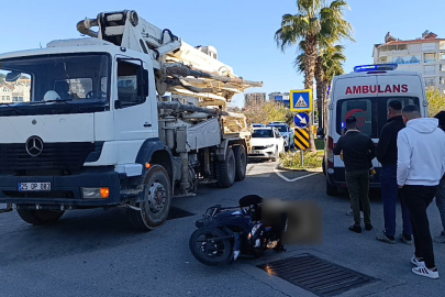 Motosiklet beton kamyonuna çarptı
