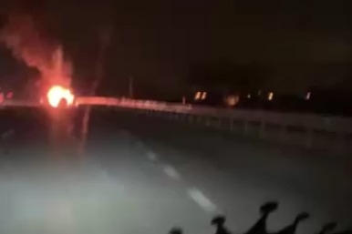 Seyir halindeki araç alev topuna döndü