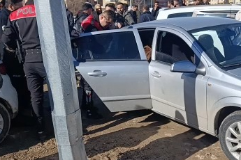 Adliye önünde boşanma kavgası: 2 yaralı